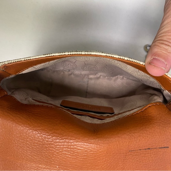 Michael Kors Cream Logo Crossbody Bag with Gold Hardware - Picture 5 of 10